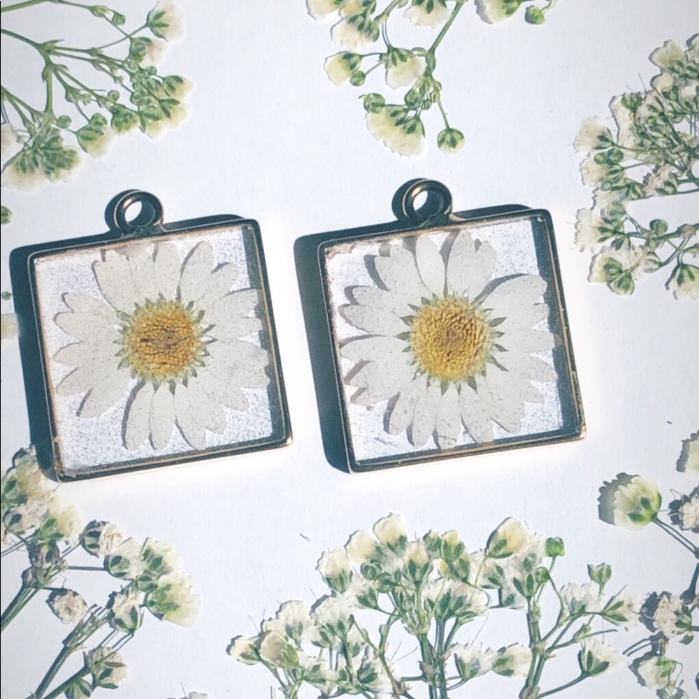 Daisy Pendant (1)